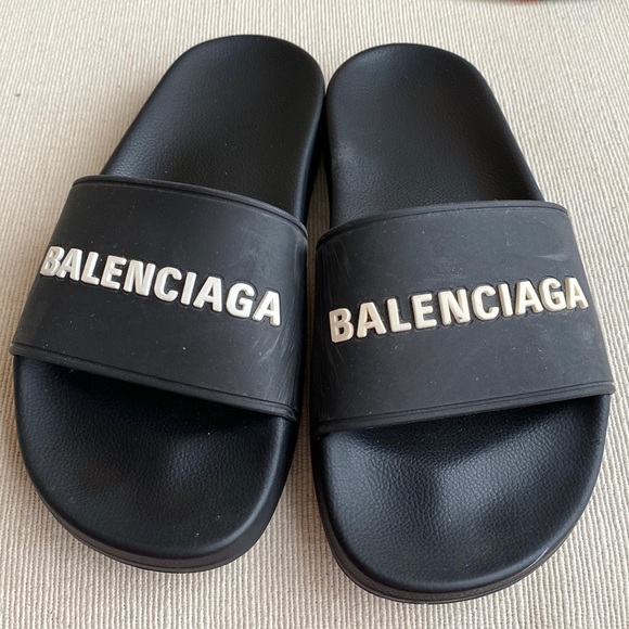 BALENCIAGA WOMEN'S POOL SLIDE SANDAL IN BLACK/WHITE - Picture 1 of 9